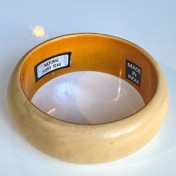 Vintage Hand-Carved Natural Ivory Teak Wood Bangle Bracelet / Made in India - Picture 4 of 9